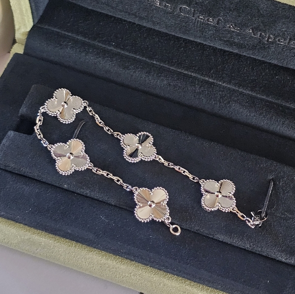 VAN CLEEF & ARPELS 18K White Gold Guilloche Vintage Alhambra Bracelet 5motif - Picture 6 of 16